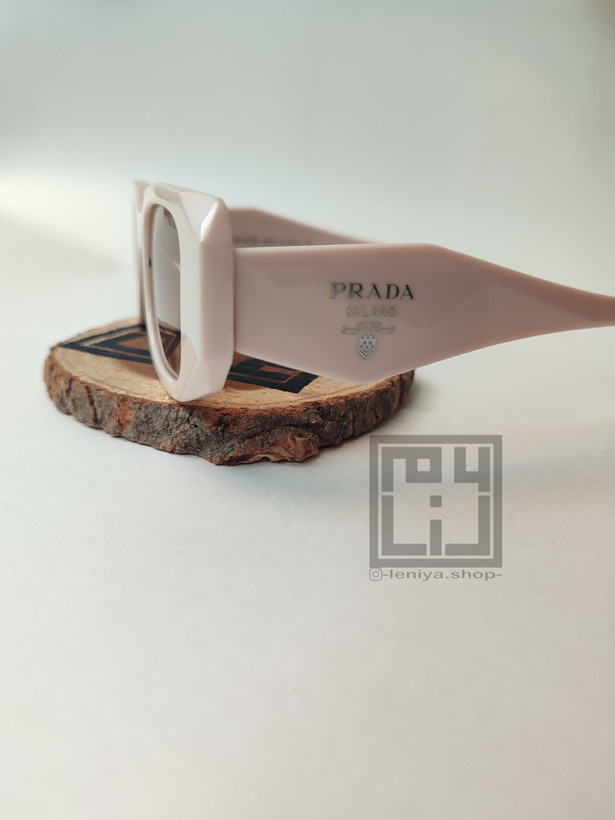 عینک پرادا مستطیلی رنگ کرم